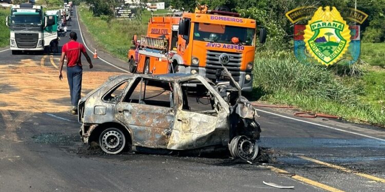 O carro que a vítima dirigia ficou completamente destruído. (Foto: PRE)