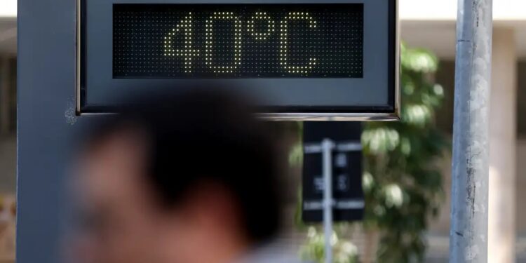 Nenhuma cidade do Paraná teve máxima abaixo dos 30°C, conforme o Simepar. (Foto: Tânia Rego/Agência Brasil)