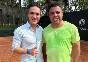 Cirurgião plástico paga R$ 110 mil para jantar com Sabrina Sato e Ronaldo Fenômeno