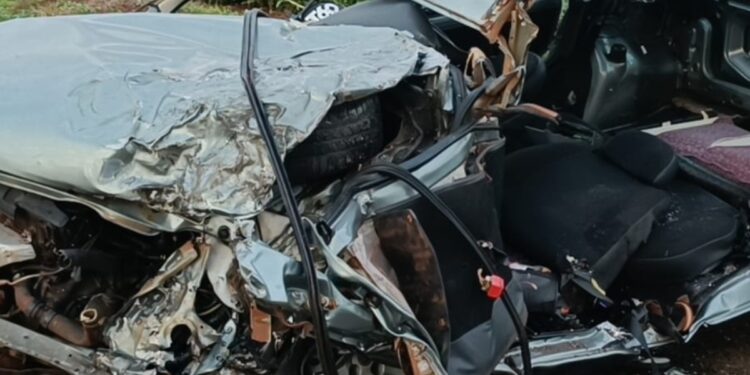 Um homem morreu e outros três ficaram feridos neste acidente (Foto: Corpo de Bombeiros)