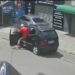 Motorista esquece de puxar freio de mão e carro atropela pai e filho no Paraná