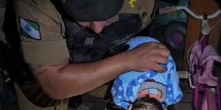 Bebê havia se engasgado com leite materno (Foto: Divulgação/Polícia Militar)