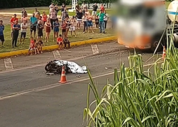 Jacarezinho: Motociclista morre ao bater de frente com carreta na BR-153