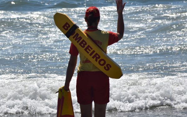 Todos os casos de afogamentos na praia foram em locais de entreposto, ou seja, onde não havia guarda-vidas. (Foto: Gabriel Rosa / AEN)