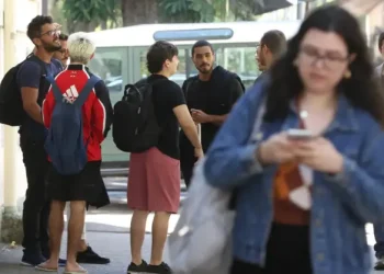 Quase 10 milhões de jovens sem ensino básico estão fora da escola