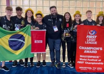 Alunos brasileiros têm vitória inédita no maior torneio de robótica do mundo
