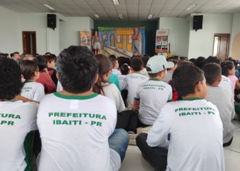 Peça teatral da Copel ensina crianças sobre uso seguro e eficiente da energia em Ibaiti