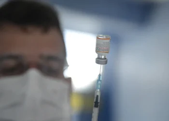 Novas vacinas contras covid-19 chegam na próxima semana