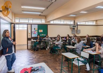 Paraná tem quase 51% de professores temporários; oposição critica ensino
