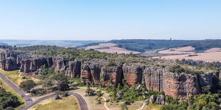 Os famosos arenitos são o cartão-postal de Vila Velha
Foto: Valterci Santos/Divulgação
