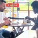 Gaúcho divide café da manhã com sem-teto e se emociona; ‘sentido da vida’