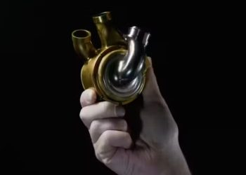 Cientistas implantam pela 1° vez coração totalmente artificial de titânio em paciente