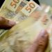 Trabalhadores nascidos em setembro e outubro podem sacar abono salarial