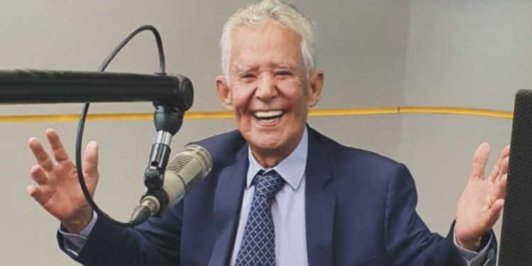 Luiz Carlos Martins fundou a rádio Banda B em 1999 (Foto: Reprodução/ @luizcarlosmartinsoioi)