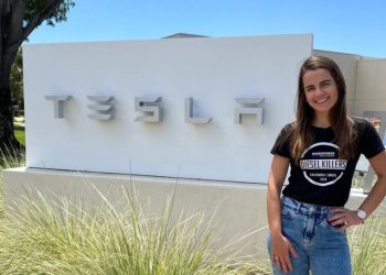 Ex-aluna da Unioeste é primeira mulher certificada pela Tesla no Brasil