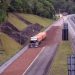 Paraná: Caminhão carregado com açúcar entra na área de escape da BR-277 “Assista o Vídeo”