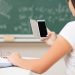 Celular em sala desafia dia a dia de professores, dizem pesquisadores