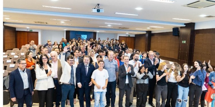 Governo lança Aprova Paraná Universidades para ampliar acesso ao Ensino Superior
Foto: Silvio Turra/SEED