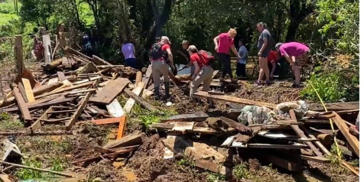 Corpo de Bombeiros encontra menina desaparecida em General Carneiro
Foto: Defesa Civil do Paraná