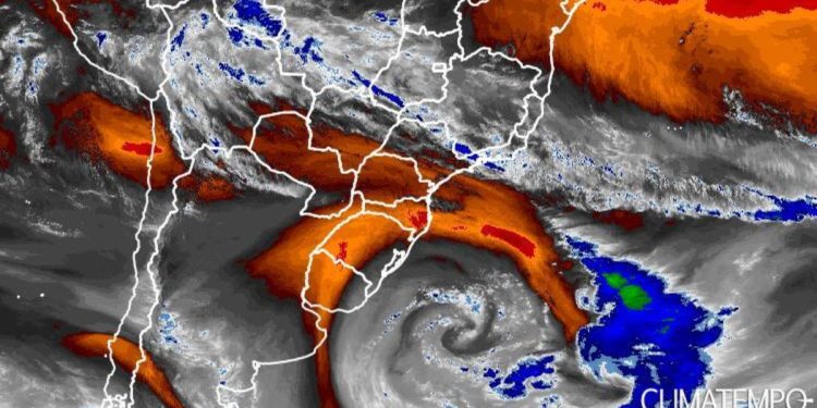 Embora o sistema não deva atingir o território brasileiro diretamente, ele pode contribuir para o aumento da intensidade dos ventos (Foto: ClimaTempo)