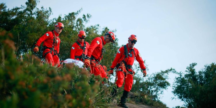Dois dos passageiros conseguiram nadar até a margem da represa. (Foto: Divulgação/GOST)