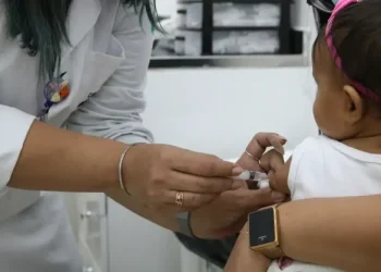 Sem gotinha: entenda como fica novo esquema vacinal contra a pólio