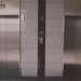 Casal cai em poço de elevador e homem morre após briga com esposa