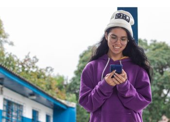 Estudantes da rede estadual ganham ferramenta digital com IA para estudar inglês