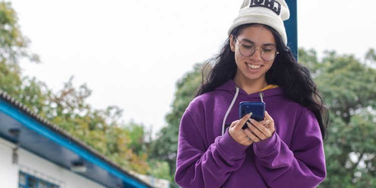 Estudantes da rede estadual ganham ferramenta digital com IA para treinar inglês
Foto: Lucas Fermin/SEED-PR