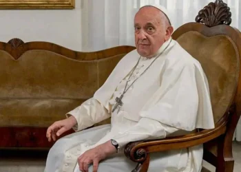 Papa Francisco tem noite tranquila após sofrer crises respiratórias