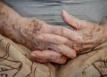 Médicos alertam para riscos da gripe em pessoas com mais de 60 anos
