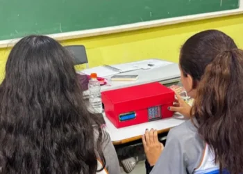 Paraná: Alunos de colégio estadual criam calculadora para ajudar colegas com a tabuada