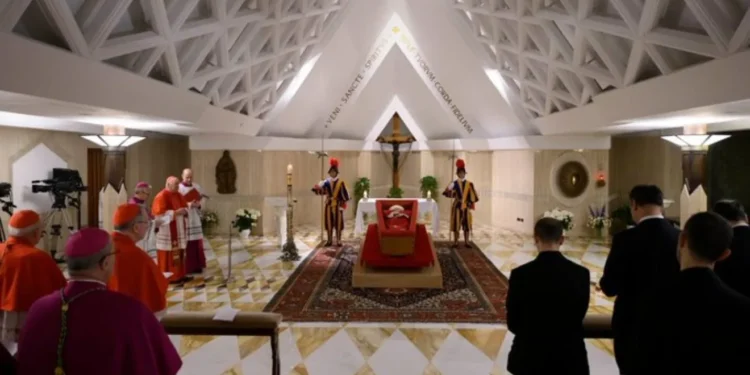 Urna com o corpo do papa Francisco será levada para a Basílica de São Pedro (Foto: Reprodução/Vatican Media)