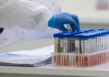 Covid-19 mata três vezes mais que dengue no Paraná nos três primeiros meses de 2025