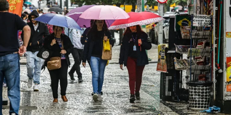 A previsão de chuva continua para os próximos dias (Foto: Roberto Dziura Jr/AEN)