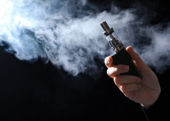 Um em cada 9 adolescentes usa cigarro eletrônico no Brasil