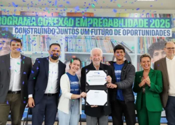 Estado aproxima escolas e empresas para criar 40 mil vagas de estágio em 2025