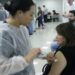 Casos de síndromes respiratórias caem quase 50% no Paraná após avanço da vacinação