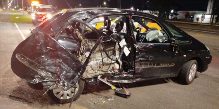 Após relatar o ocorrido, motorista foi liberado pelos policiais. (Foto: Divulgação/PRF)