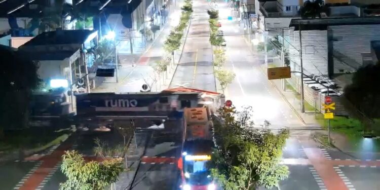 O acidente foi na Avenida Paraná (Foto: URBS)