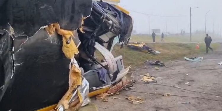 Veículo seguia a caminho da capital paranaense (Foto: Kelly Borges / NDtv)