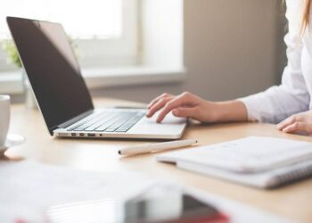 Trabalhar em home office aumenta felicidade e melhora saúde, revela estudo