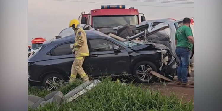 Trânsito ficou lento no local após as colisões. (Foto: Reprodução/Toledo News)