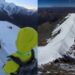 Turista escorrega e morre ao tentar tirar selfie em escalada; veja vídeo da queda “Assista o video”