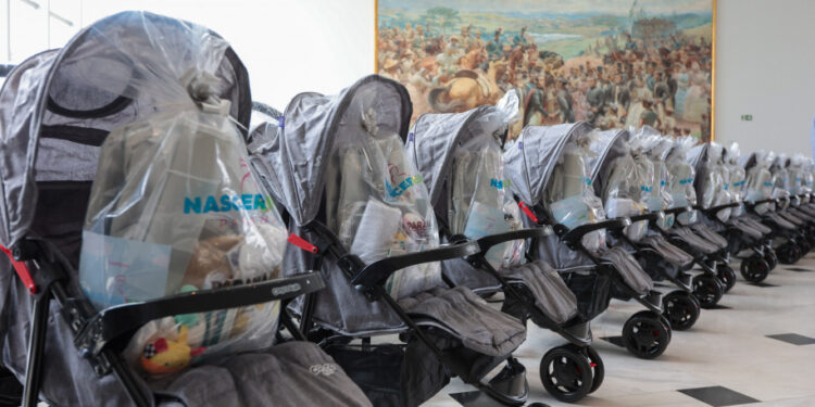 Governo inicia na semana que vem entrega de kits para recém-nascidos com carrinho de bebê
Foto: Geraldo Bubniak?AEN