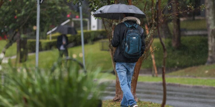 Previsão de tempestade se mantém no Paraná, conforme o Inmet (Foto: Geraldo Bubniak/AEN)