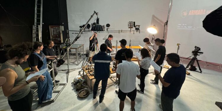 Curso gratuito de Elétrica Avançada para Cinema vai formar técnicos em oito cidades do Paraná
Foto: Divulgação/Armada Academy
