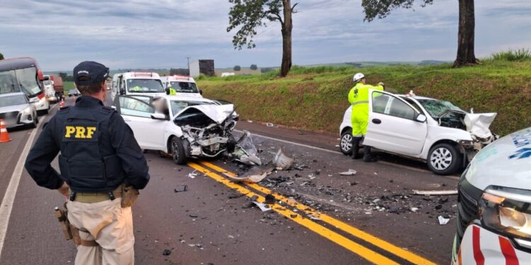 Acidente aconteceu no km 646 (Foto: Divulgação/PRF)
