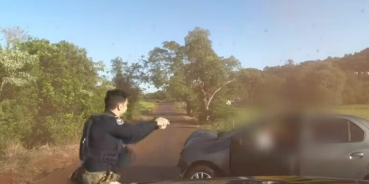 Casal é detido no Paraná com drogas e filhos sem cadeirinha “Assista o vídeo”