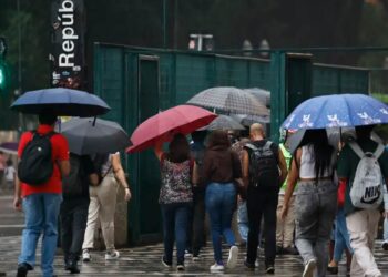 Passagem de frente fria e ciclone colocam estados do Sul e Sudeste em alerta